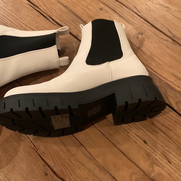 White with black stretch combat boots 7 faux leather forever21 NWOT - Picture 3 of 9